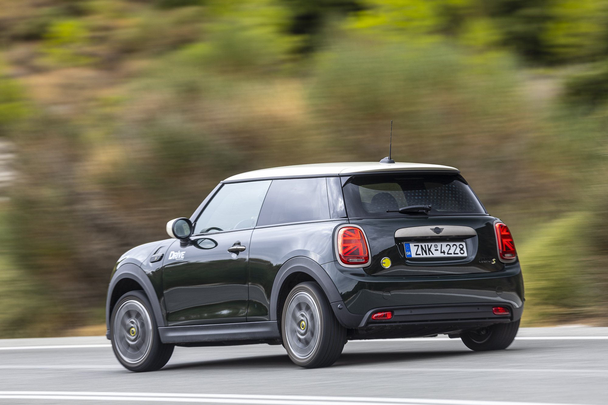 Test drive: MINI Cooper SE Resolute, Photo © DRIVE Media Group/Thanassis Koutsogiannis