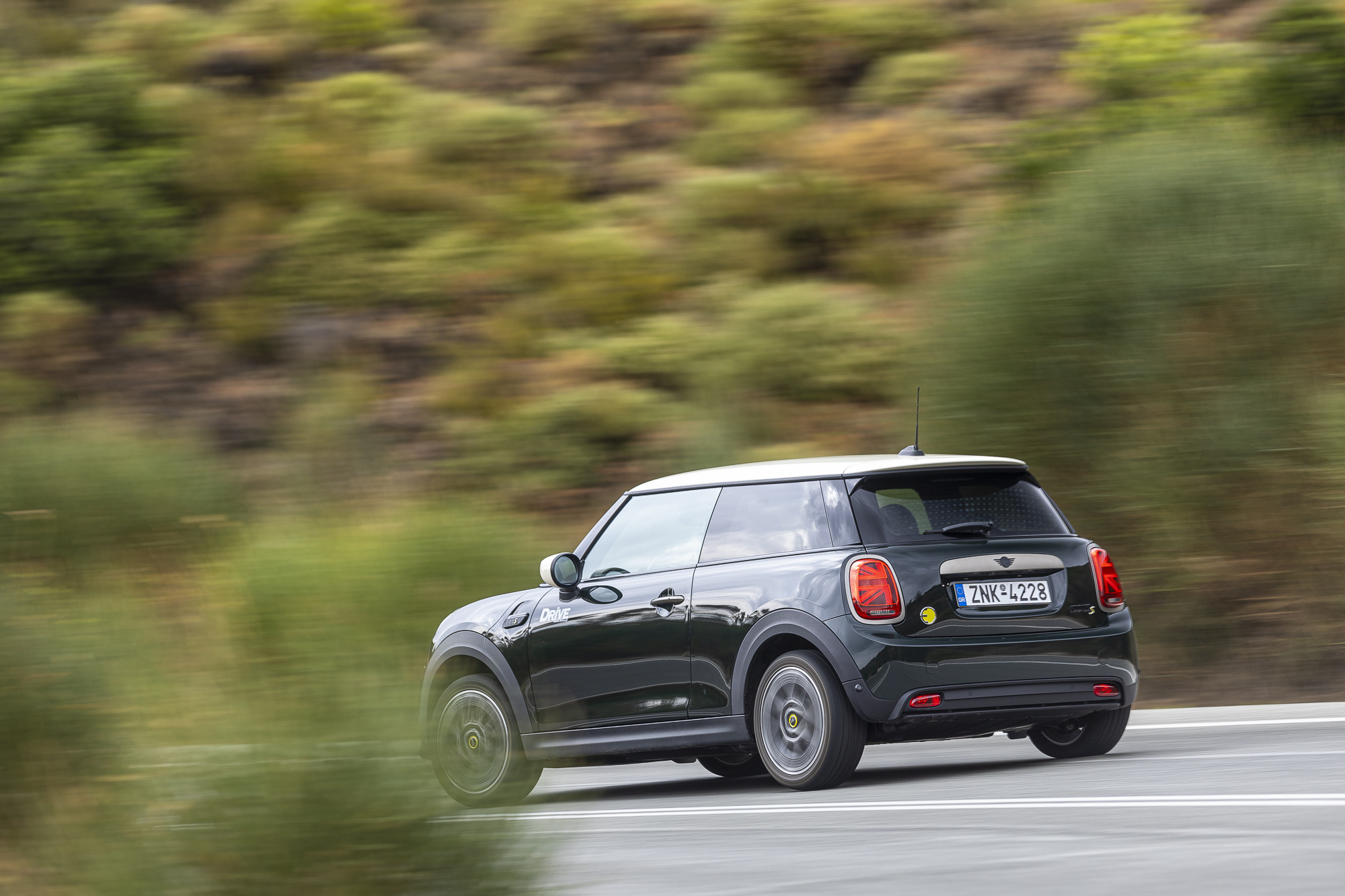 Test drive: MINI Cooper SE Resolute, Photo © DRIVE Media Group/Thanassis Koutsogiannis