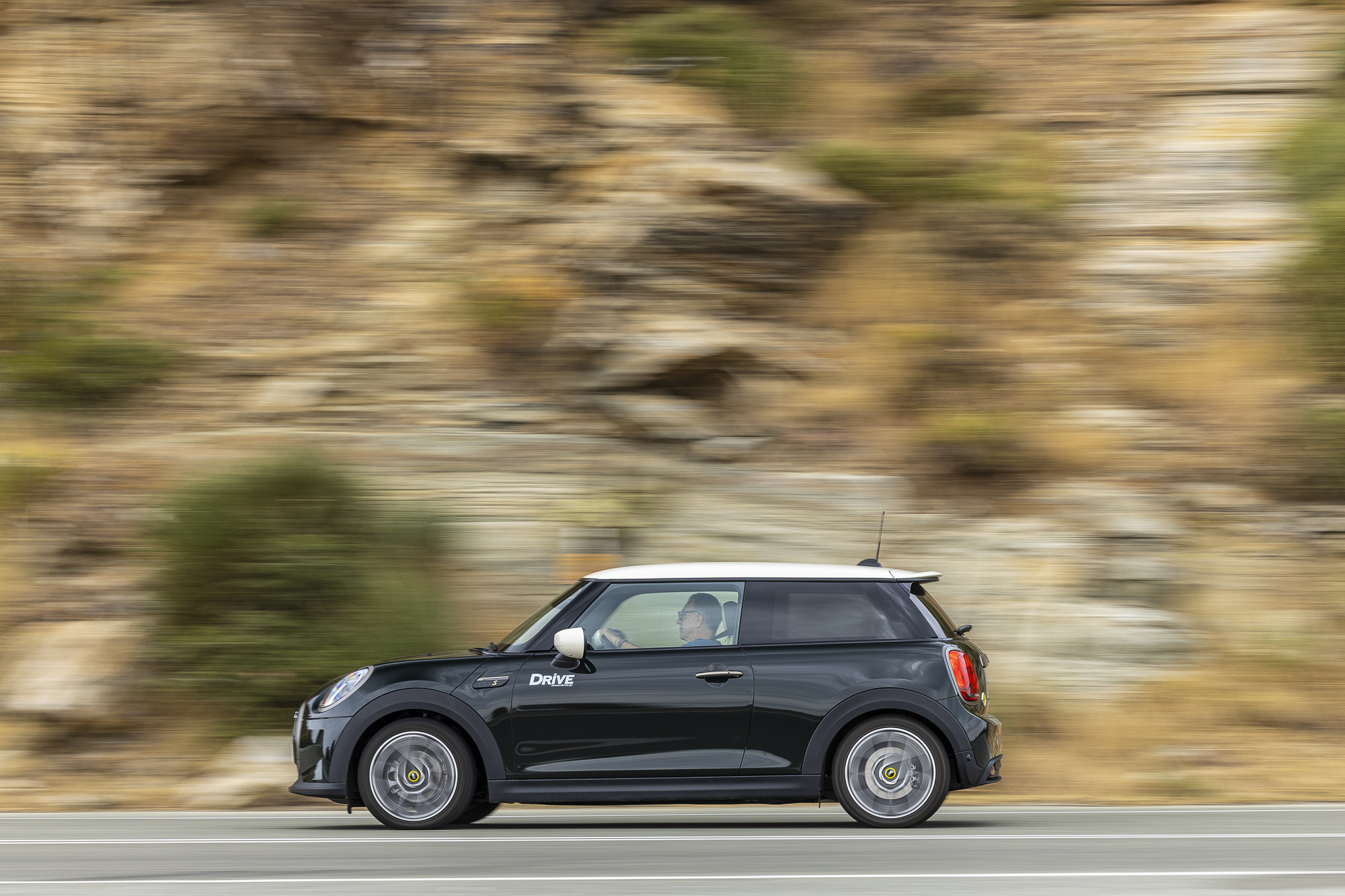 Test drive: MINI Cooper SE Resolute, Photo © DRIVE Media Group/Thanassis Koutsogiannis