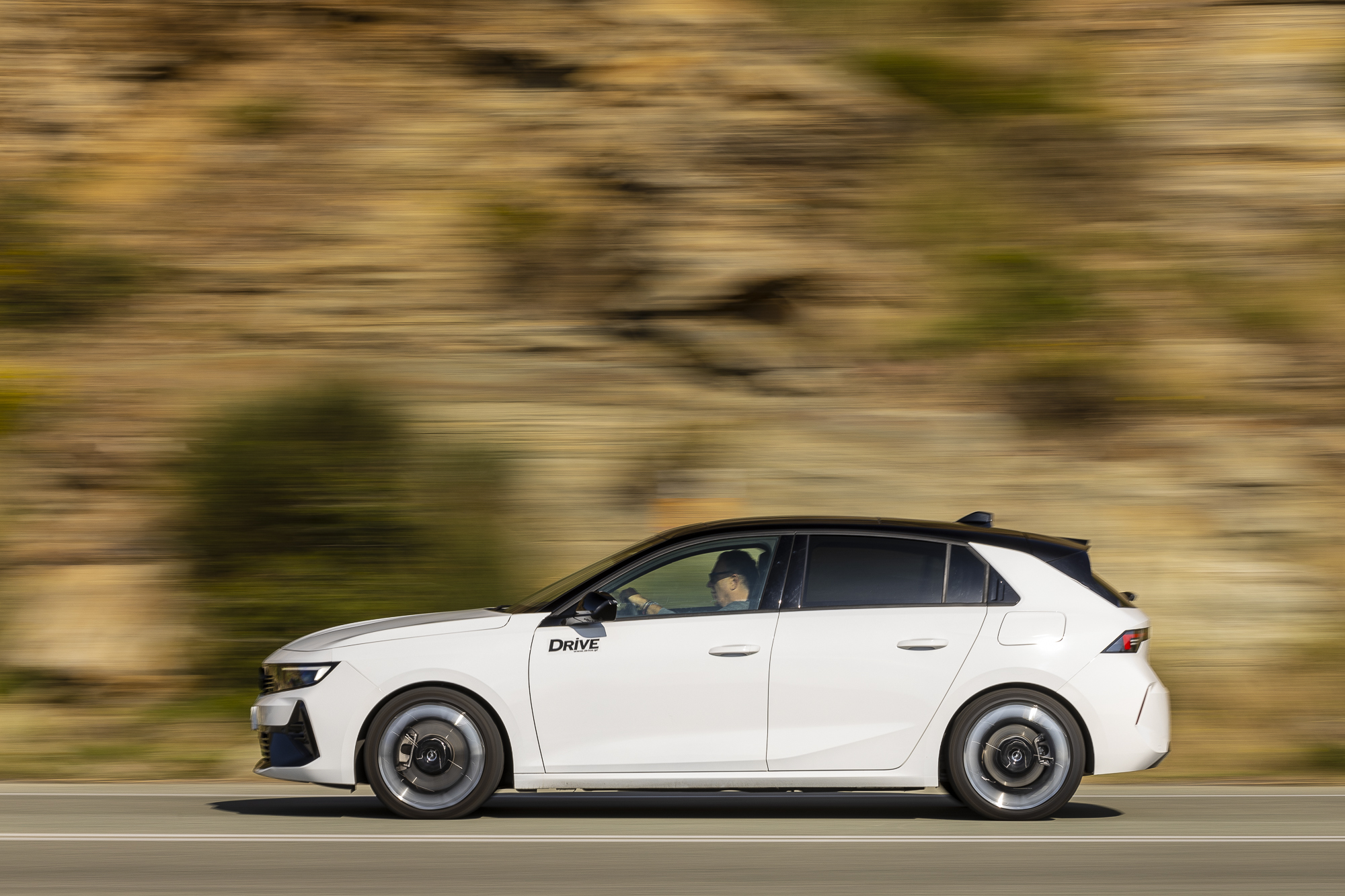 Test drive: Opel Astra GSe, Photo DRIVE Media Group/Thanassis Koutsogiannis