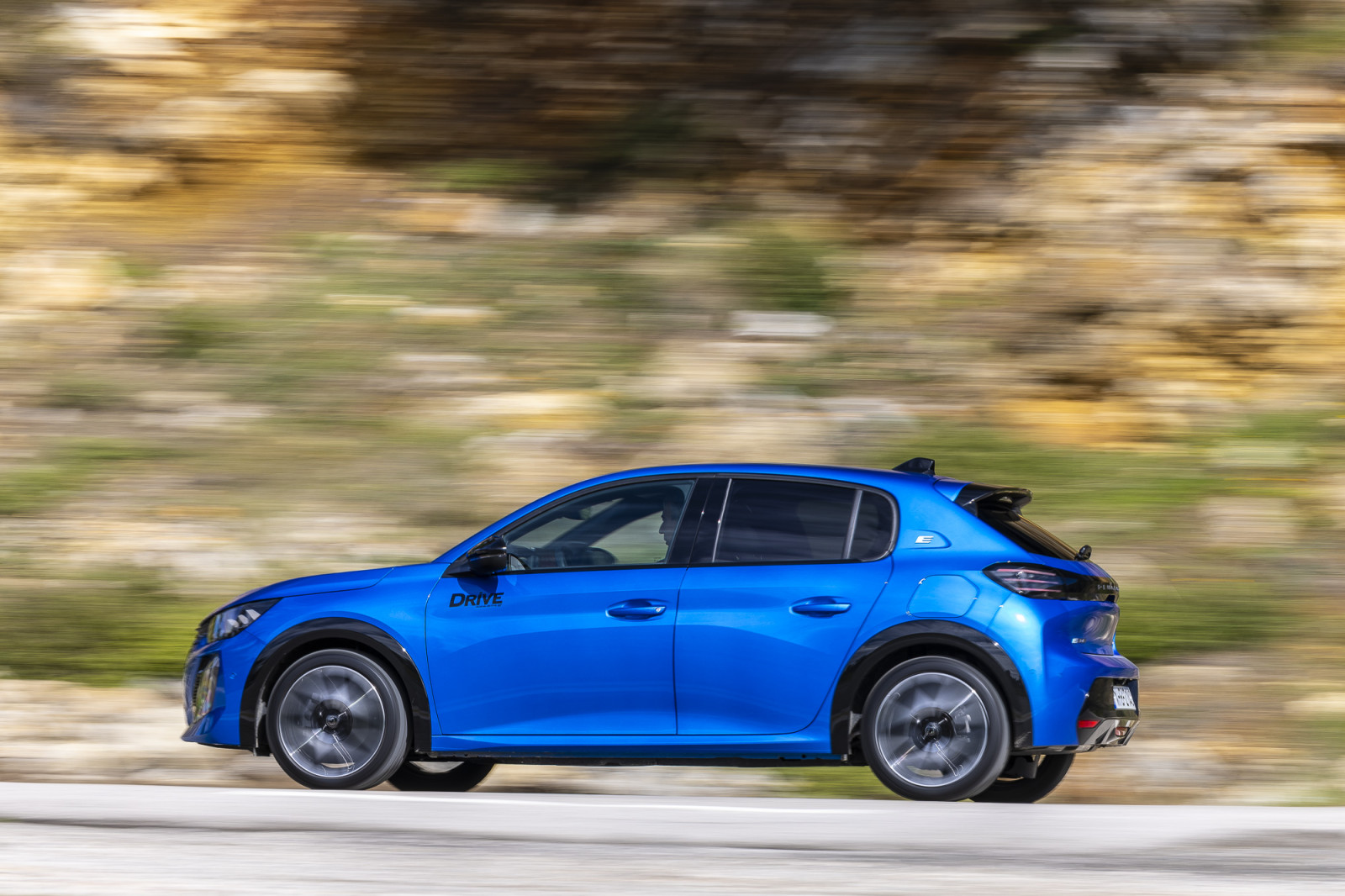 Peugeot E-208