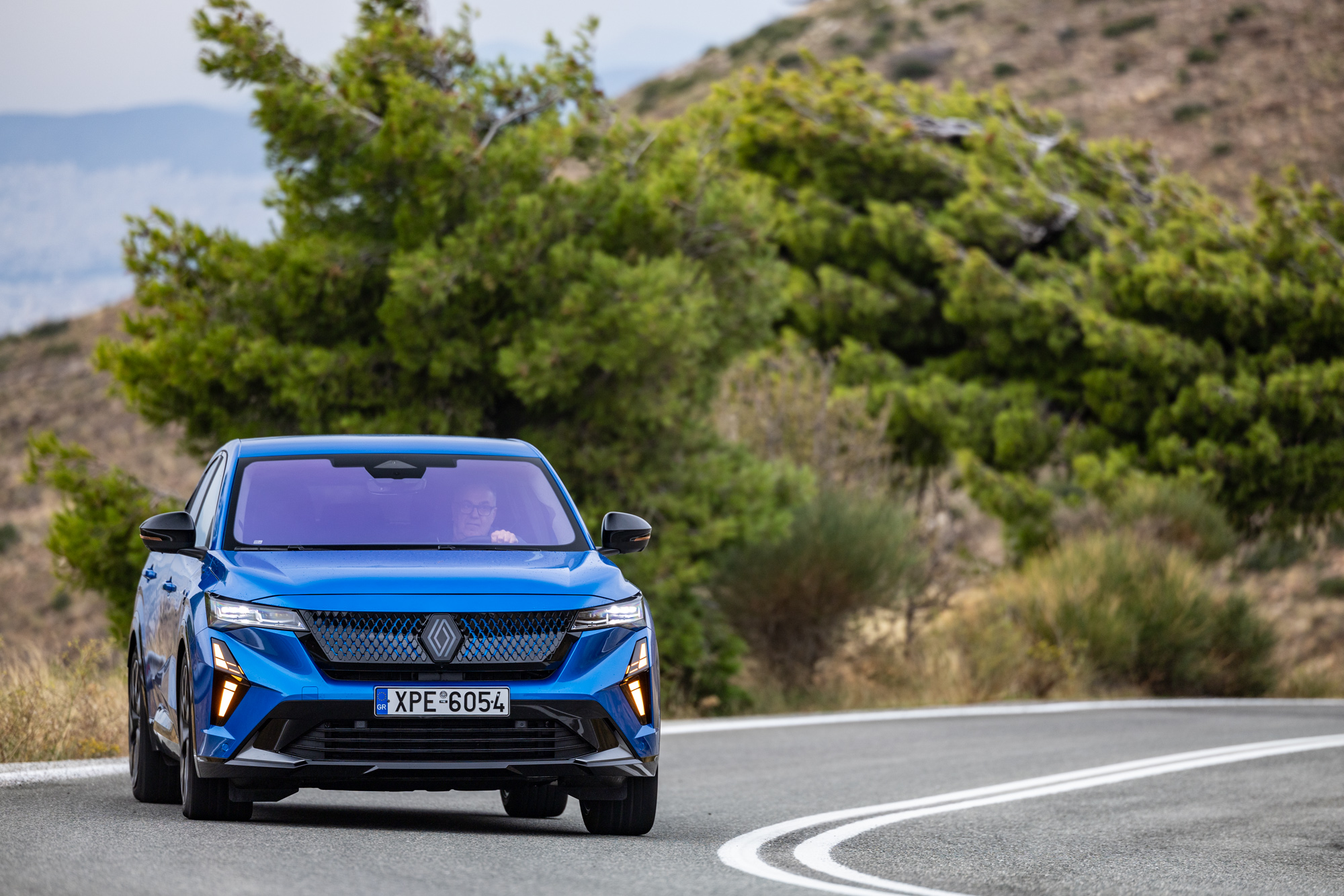 Test drive: Renault Rafale hyper hybrid E-Tech 4x4 300, Photo © DRIVE Media Group/Thanassis Koutsogiannis