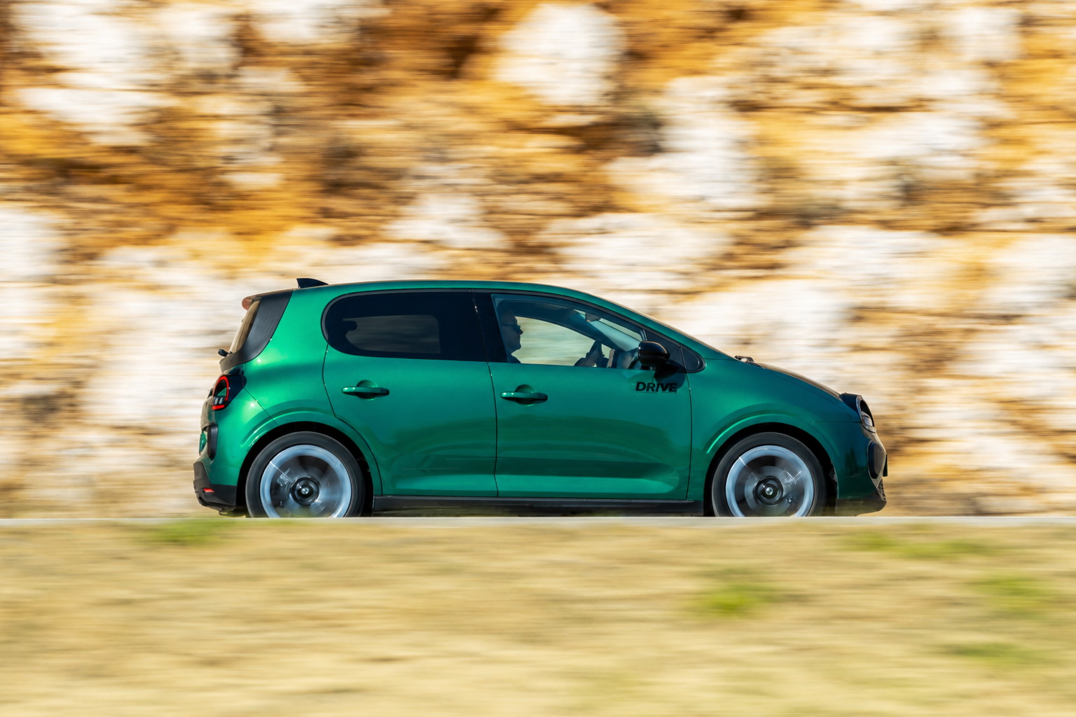 Test drive: Renault Twingo E-Tech, Photo © DRIVE Media Group/Thanassis Koutsogiannis
