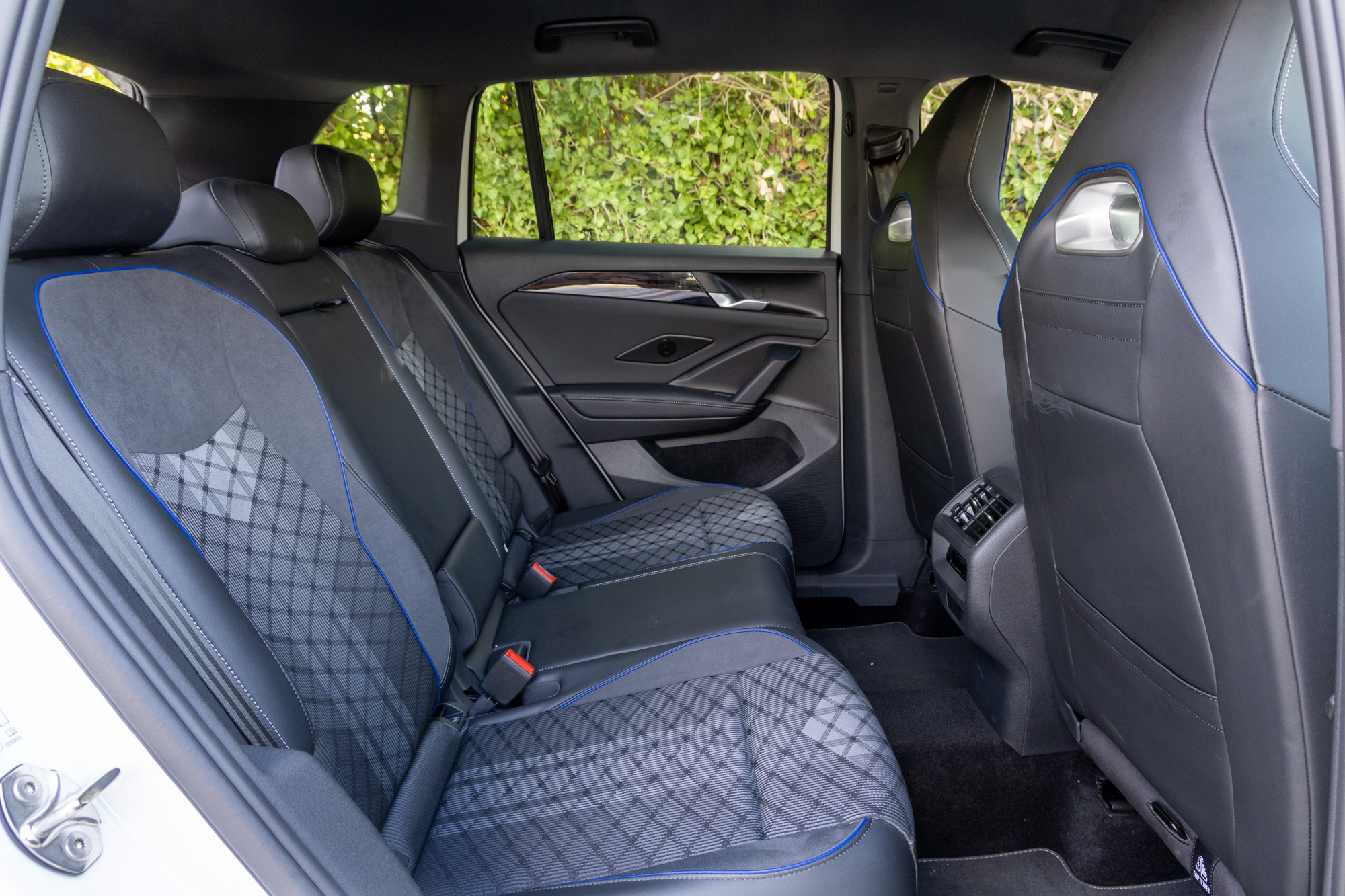  Test drive: Volkswagen Tiguan 1.5 eHybrid, Photo © DRIVE Media Group/Thanassis Koutsogiannis