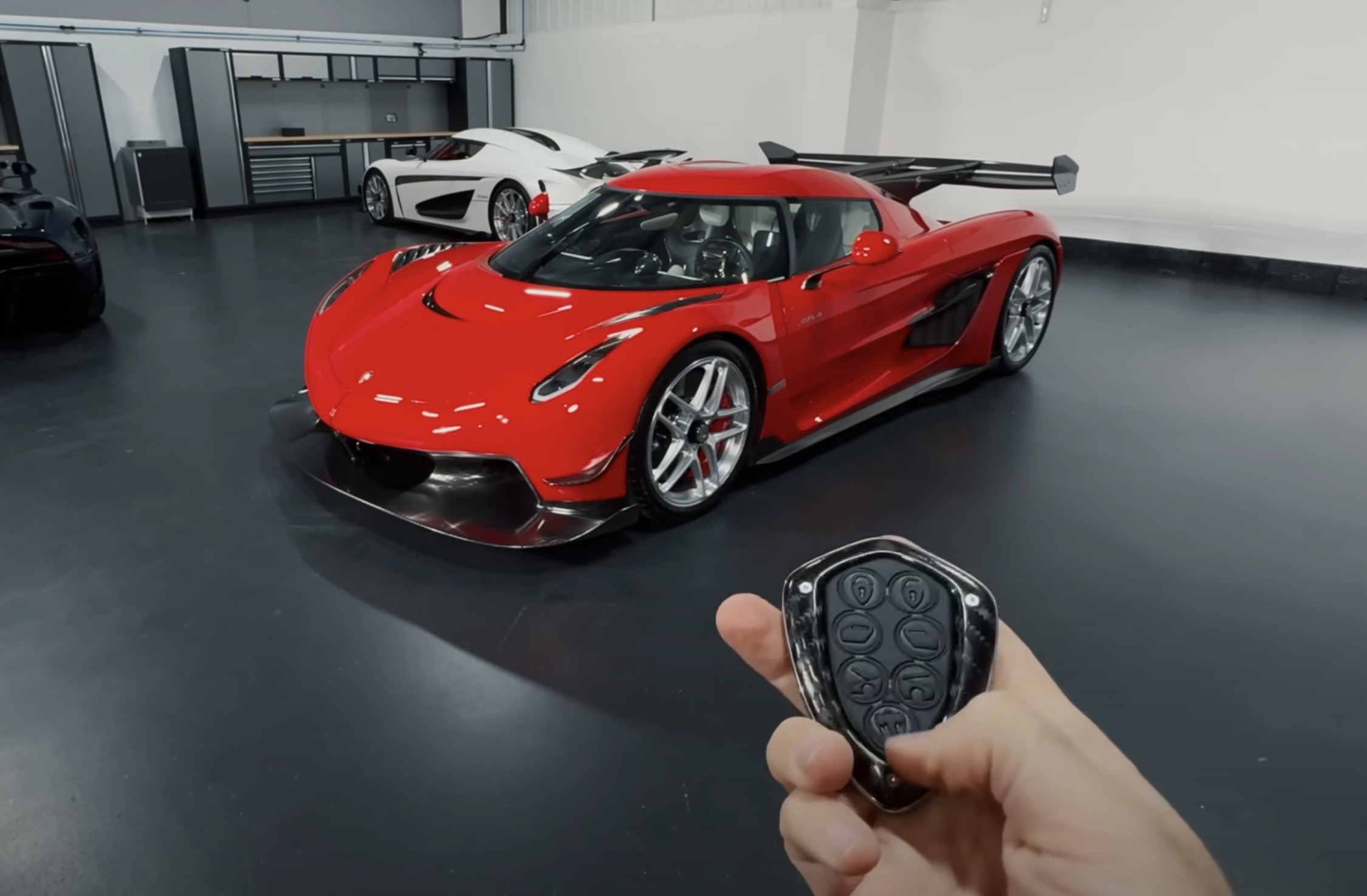 https://www.drive.gr/news/kosmos/akoyste-moter-toy-koenigsegg-jesko-na-gyrizei-stis-7800-rpm-video