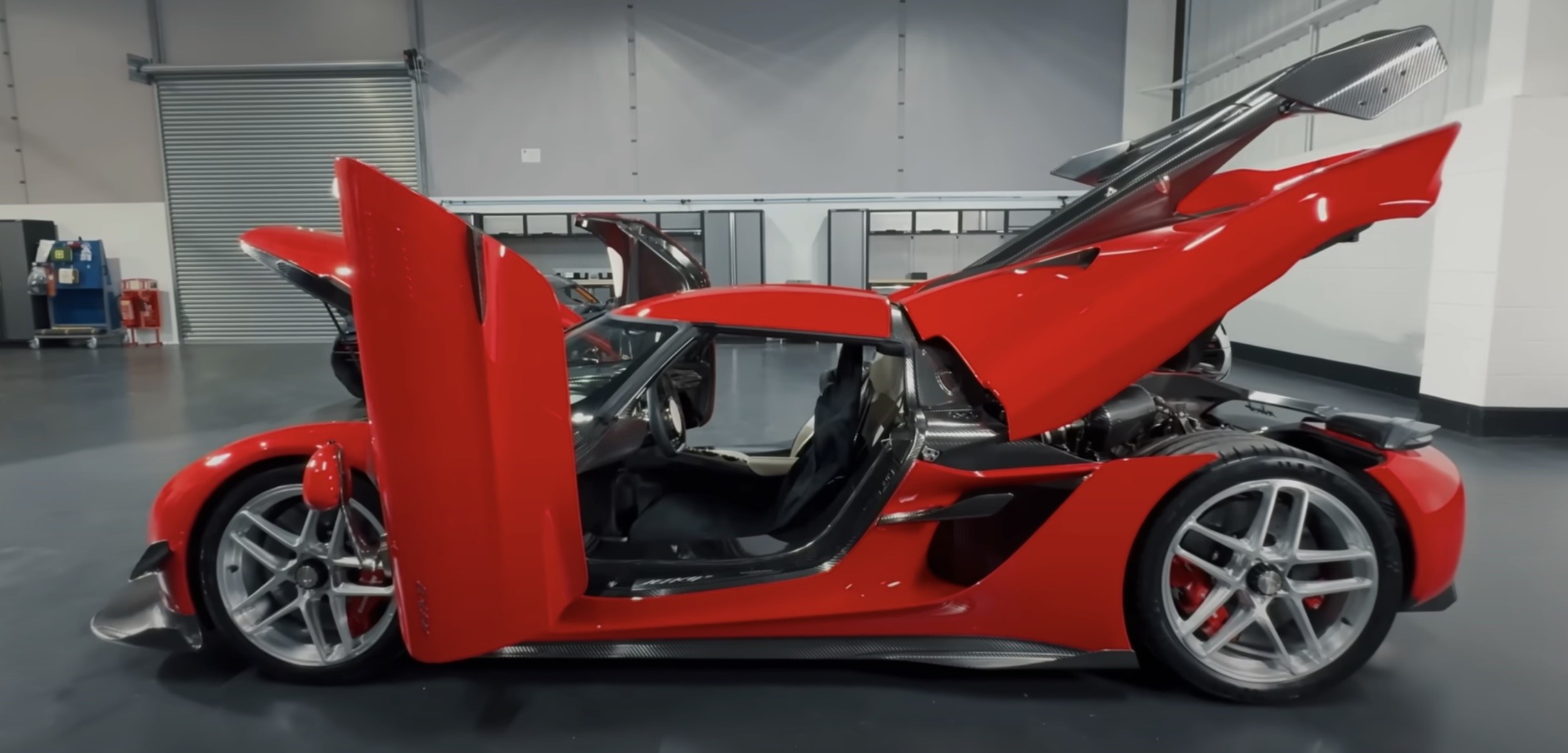 https://www.drive.gr/news/kosmos/akoyste-moter-toy-koenigsegg-jesko-na-gyrizei-stis-7800-rpm-video