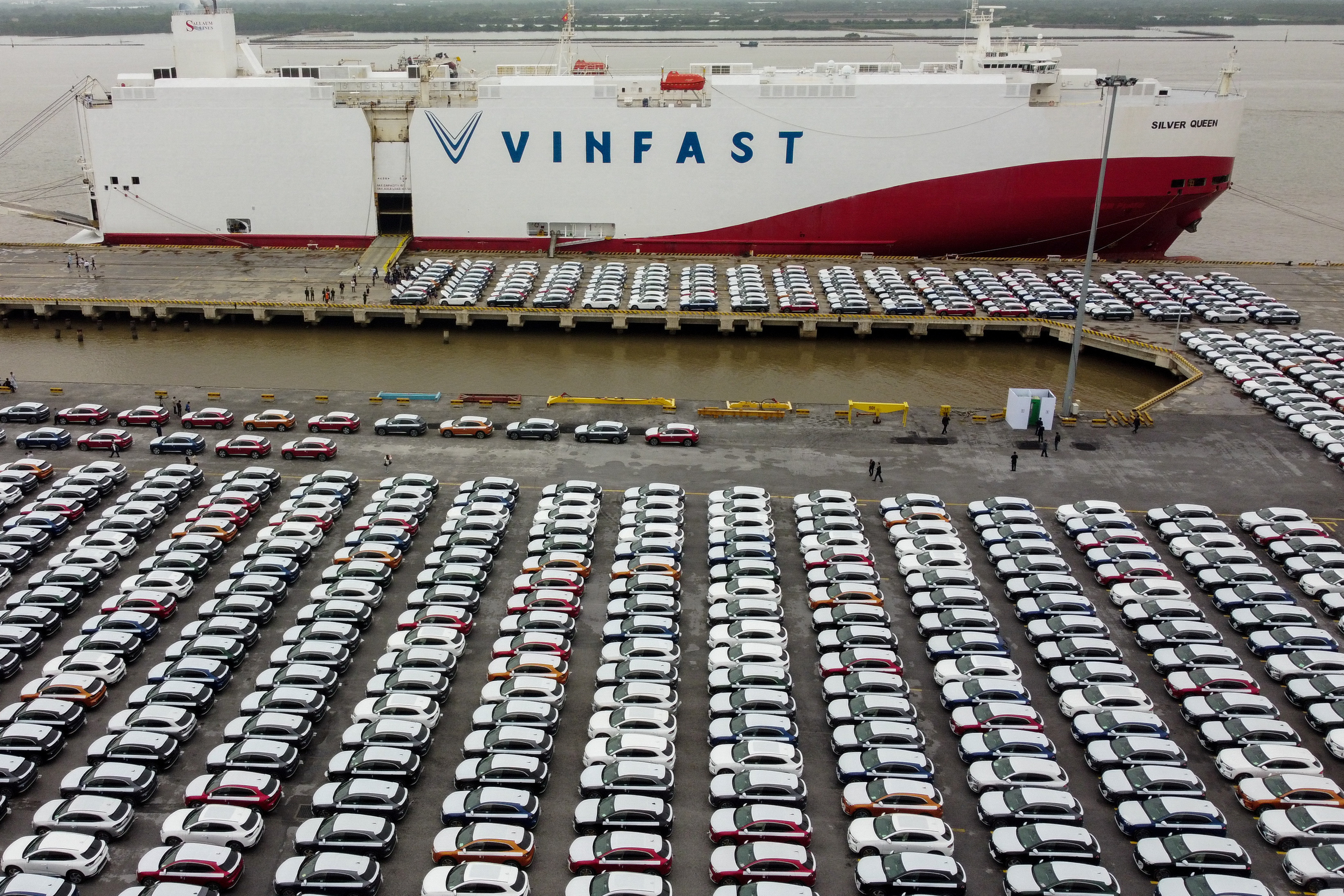 VinFast VF7