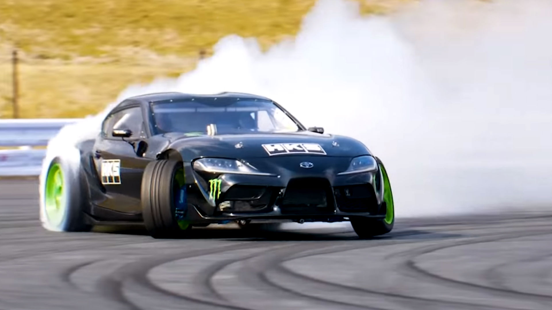 Δείτε τη βελτιωμένη Supra με 2JZ σε ατελείωτα drift