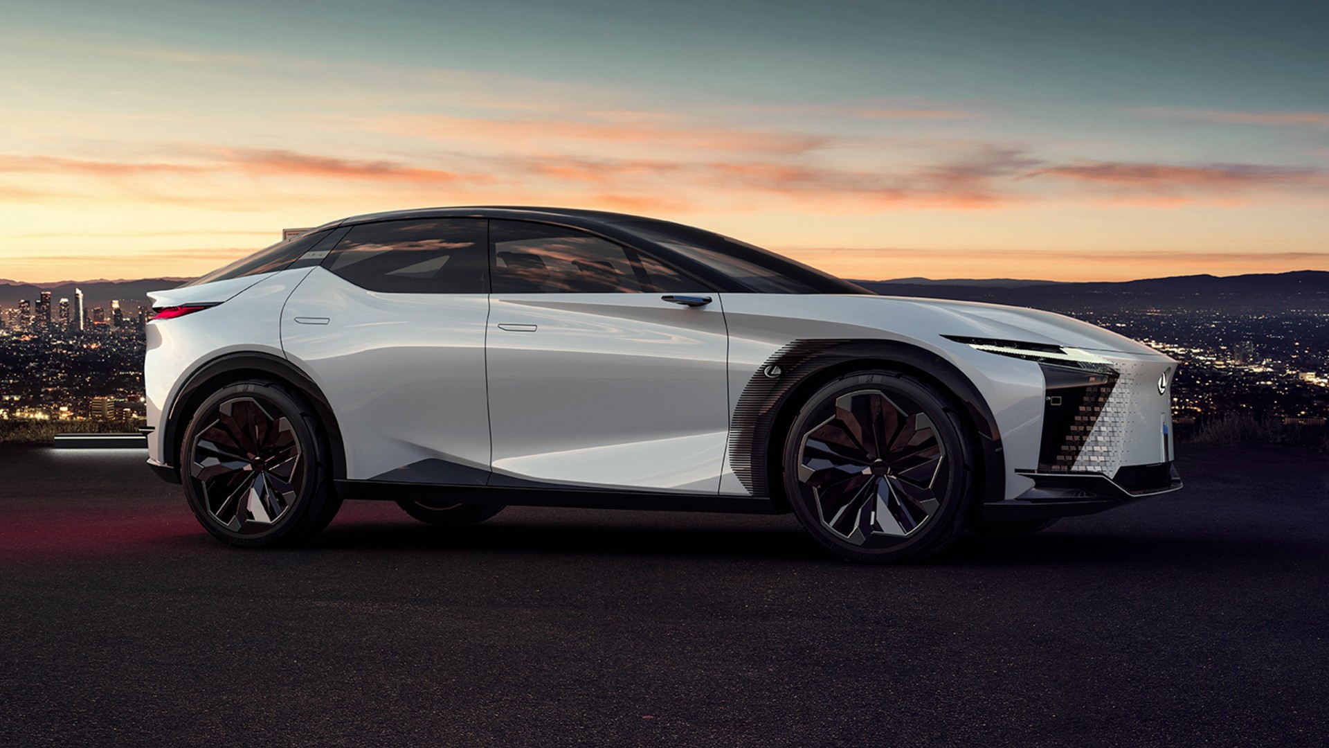 Lexus: Επιβεβαίωση για plug-in hybrid και αμιγώς ηλεκτρικό SUV | Drive