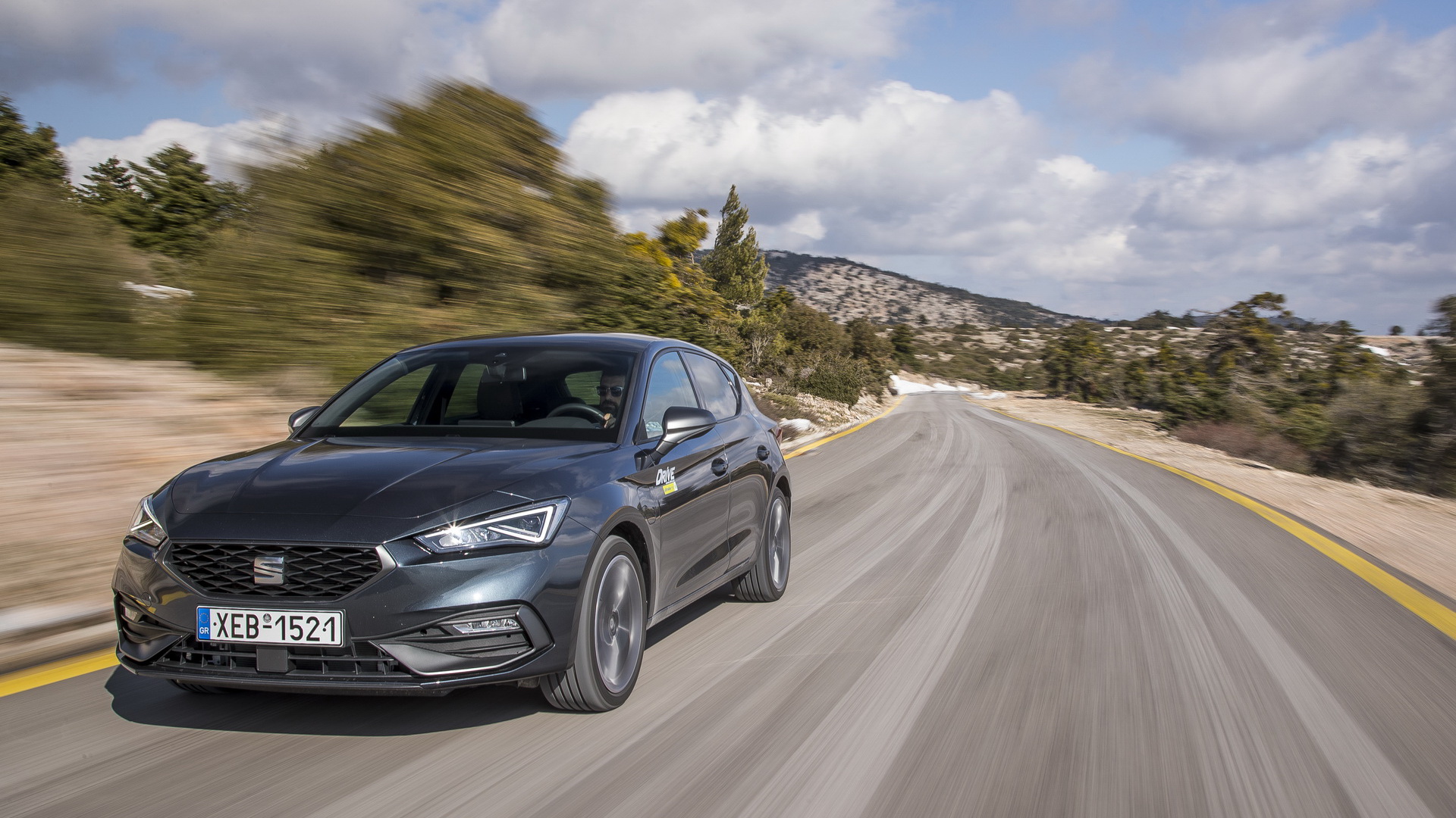 seat_leon_e-hybrid_1_resize_anoigma.jpg