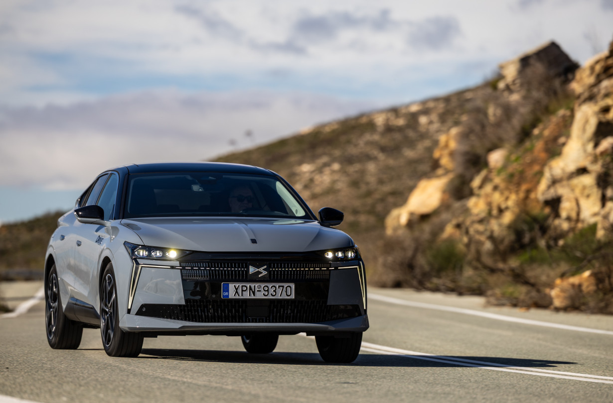 Test drive: DS N°4 Hybrid 145, Photo © DRIVE Media Group/Thanassis Koutsogiannis