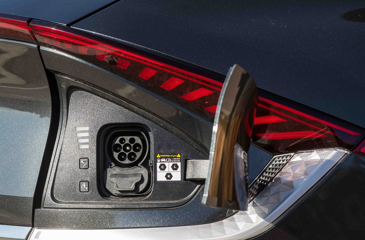 Παρκαδόροι-υπάλληλοι θα αναλαμβάνουν να κρατήσουν την τάξη και να διορθώσουν το χάος στους ταχυφορτιστές. Kia EV6