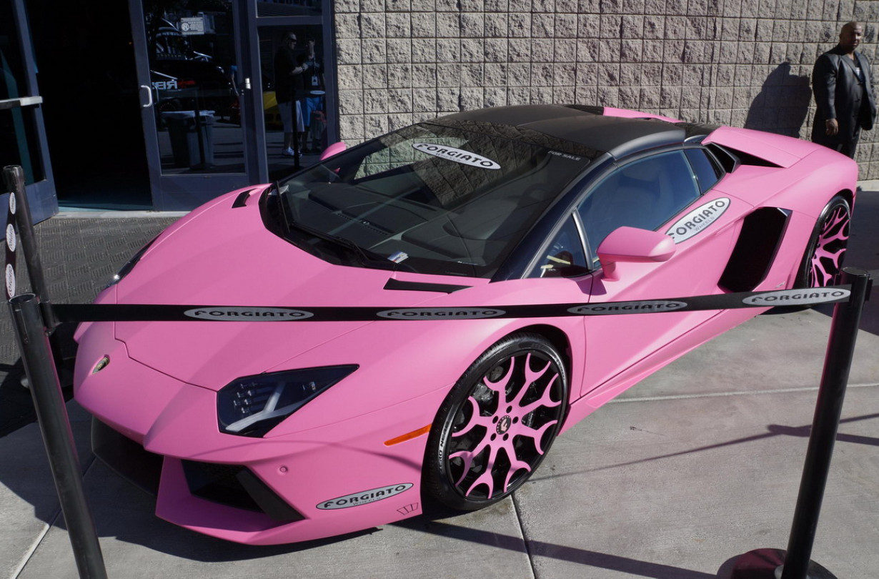 H ροζ Lamborghini σχεδιάστηκε από τη Forgiato για να επιδειχτούν τα νέα σχέδια της εταιρείας σε ζάντες.