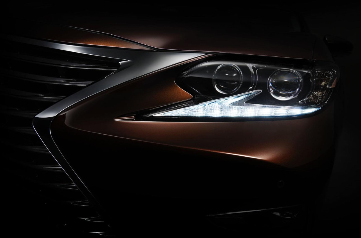 Lexus ES 2016 teaser picture