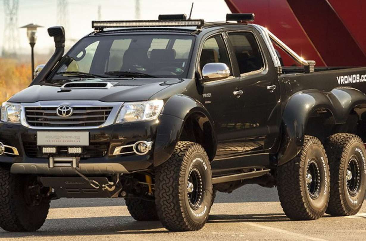 Vromos Toyota Hilux 6x6