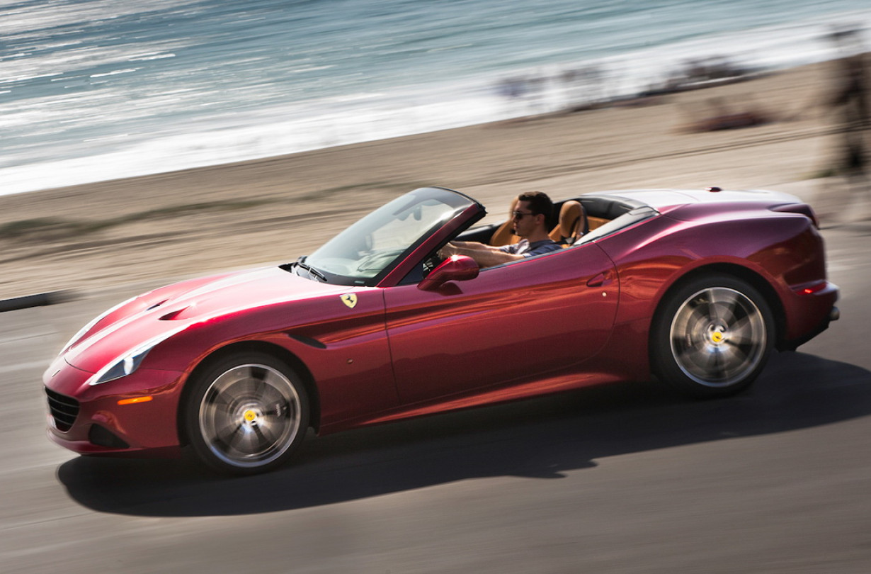 Ferrari California T - Φωτογραφία Car & Driver USA
