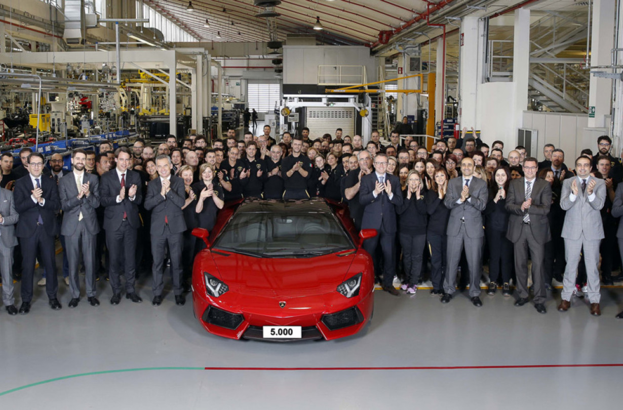 Lamborghini builds 5.000 Aventador