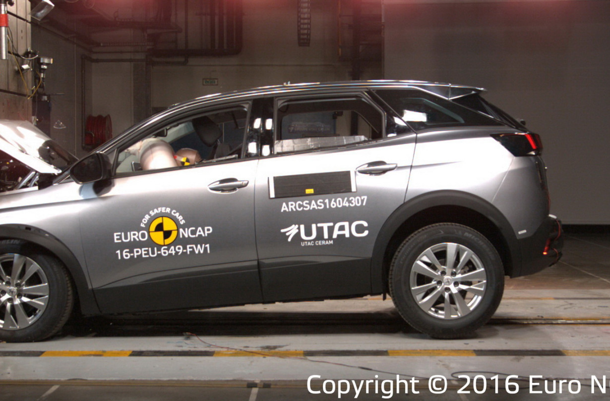 Euro NCAP crash test - Peugeot 3008 2017
