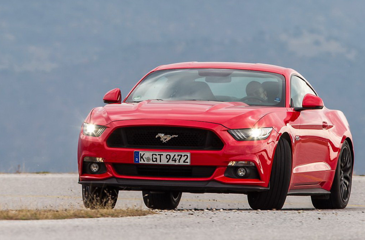 Ford Mustang Fastback V8