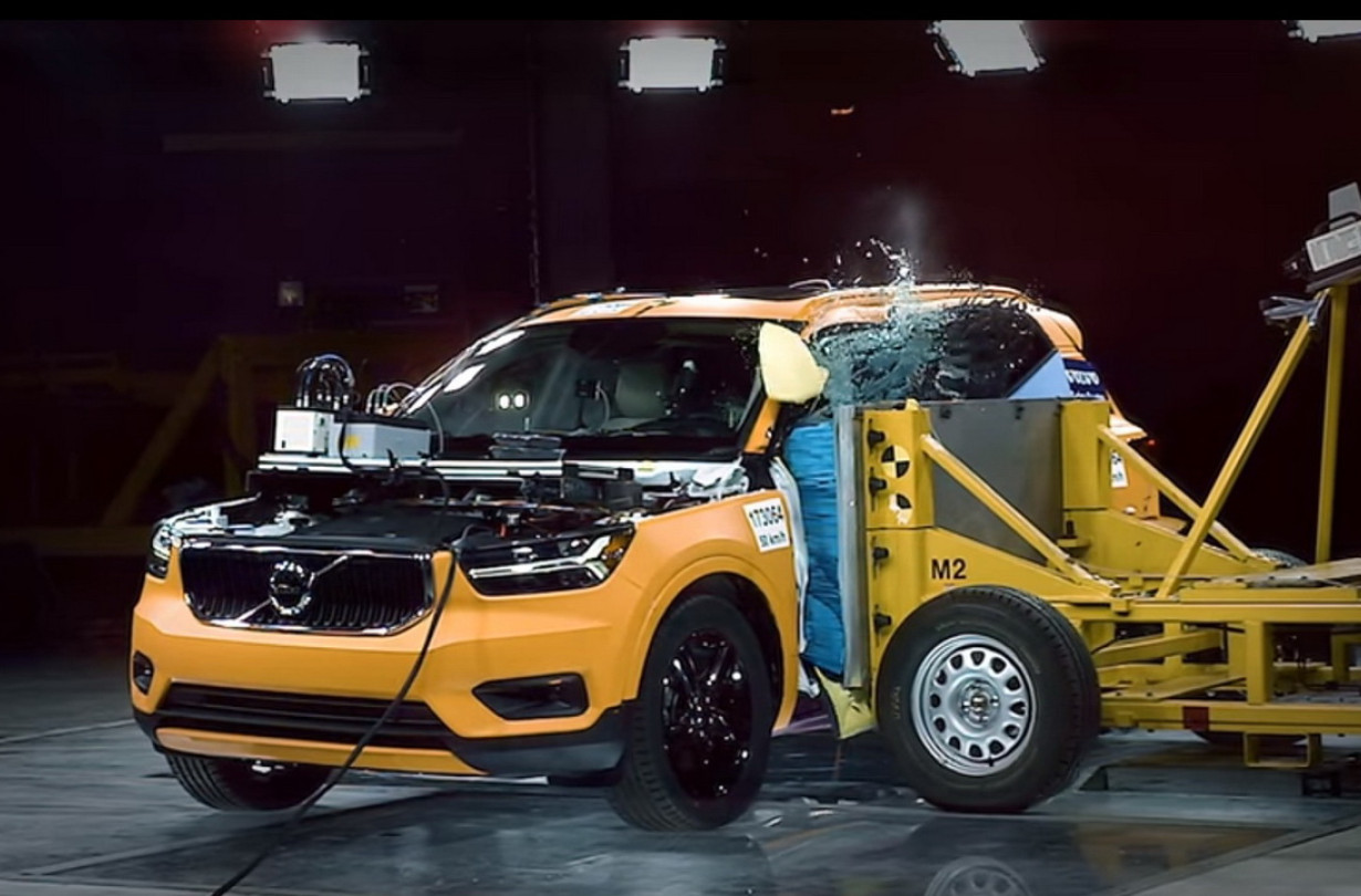 Η Volvo δείχνει πόσο ασφαλές είναι το νέο XC40