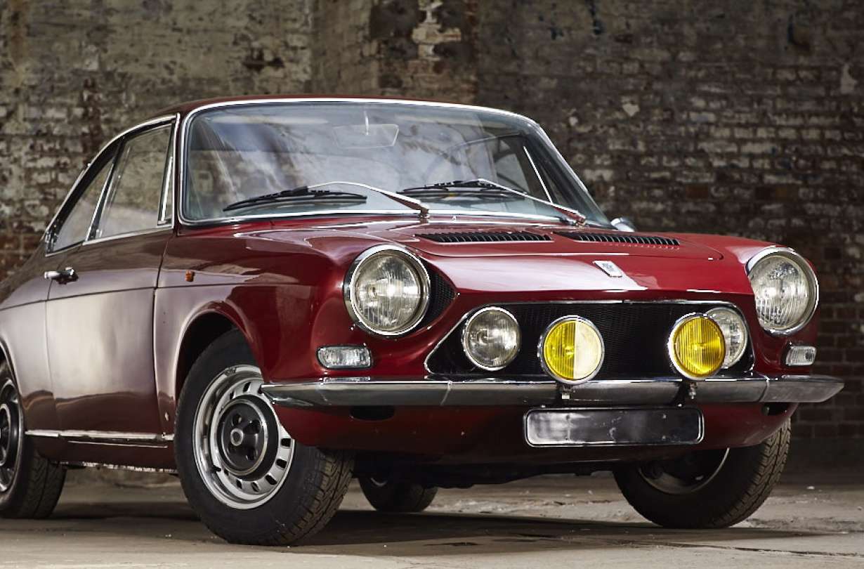 Με μάσκα-στόμα καρχαρία, το Simca 1200S Coupé δήλωνε την επιθετικότητά του που συνδυαζόταν όμως ταιριαστά με το κομψό προφίλ.