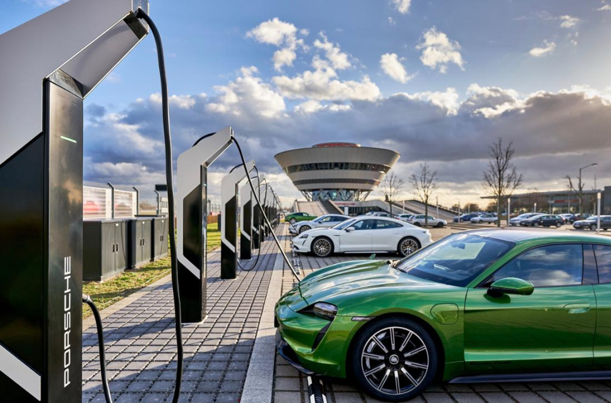 Porsche Leipzig 350 kW EV charging station