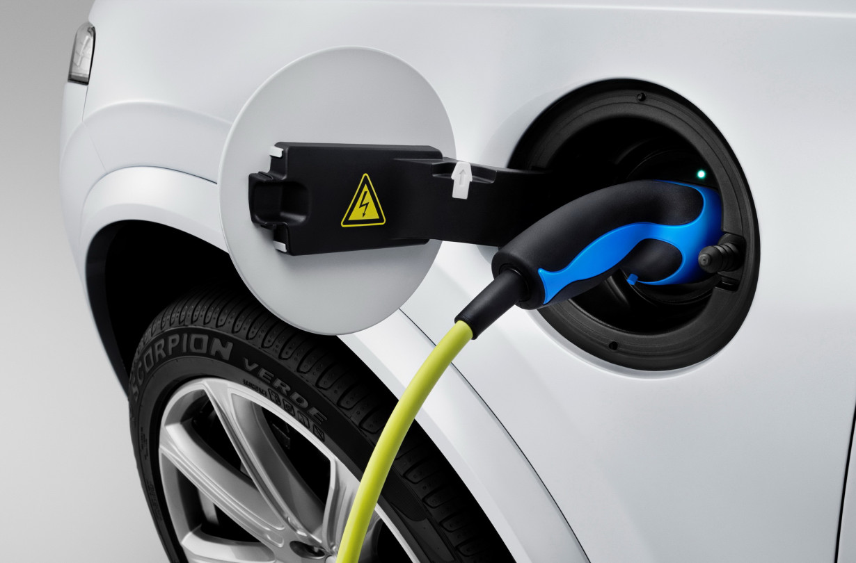 Volvo XC90 charging