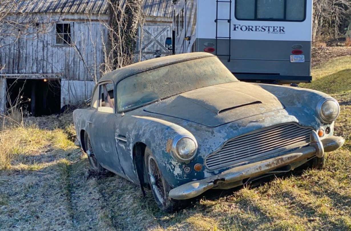 Aston Martin DB4