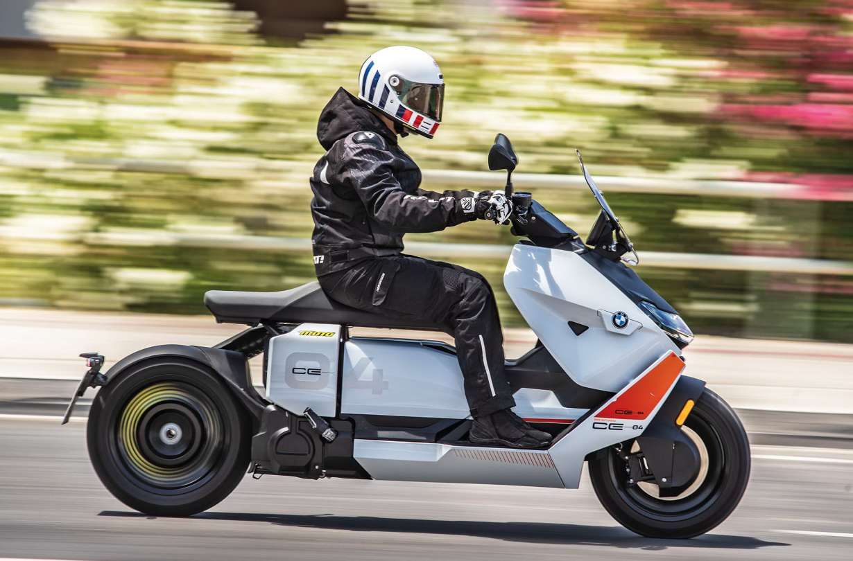 Test ride: BMW CE-04, Photo credits MOTO Magazine/Giorgos Niaounakis Test ride: BMW CE-04, Photo credits MOTO Magazine/Giorgos Niaounakis