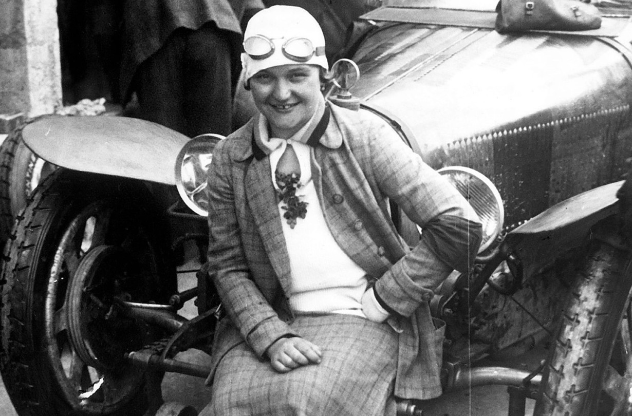 Drive Legend: Elisabeth Junek 1900-1994, βασίλισσα του βολάν Drive Legend: Elisabeth Junek 1900-1994, βασίλισσα του βολάν