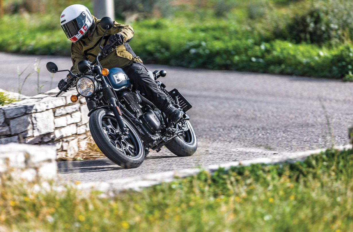Test ride: Royal Enfield HNTR 350, Photo MOTO Magazine/Yiorgos Niaounakis Test ride: Royal Enfield HNTR 350, Photo MOTO Magazine/Yiorgos Niaounakis