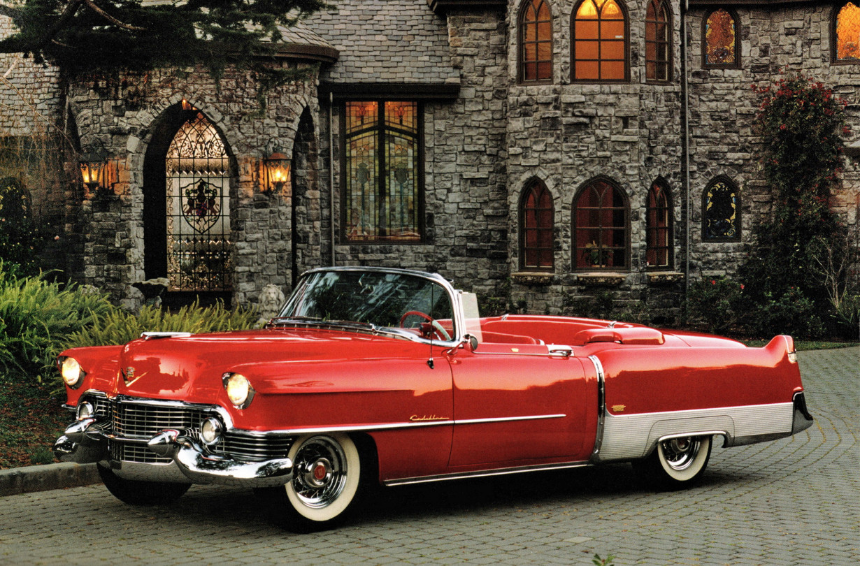 Η Cadillac Eldorado στοίχιζε στις ΗΠΑ το 1953 μια περιουσία. Το πιο ακριβό αυτοκίνητο στην κατηγορία από τον αιώνιο αντίπαλο της Cadillac, τη Lincoln, ήταν το ανοιχτό Capri που κόστιζε μόλις $3.699.  Cadillac Eldorado 1953-1954: Ό,τι λάμπει είναι χρυσός