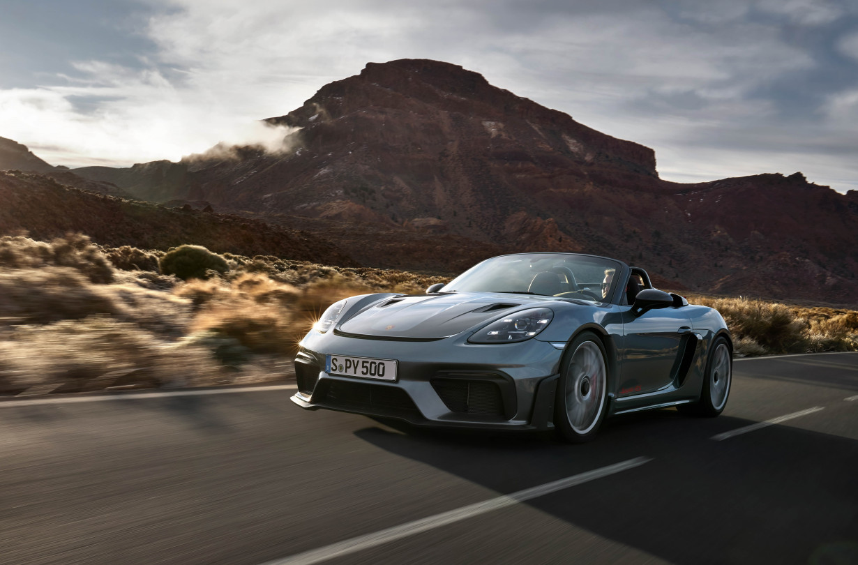 H νέα Porsche 718 Spyder RS θα κάνει την πρώτη της δημόσια εμφάνιση στις εκδηλώσεις της φίρμας στη Στουτγάρδη τον Ιούνιο για τα 75 χρόνια της. Porsche 718 Spyder RS