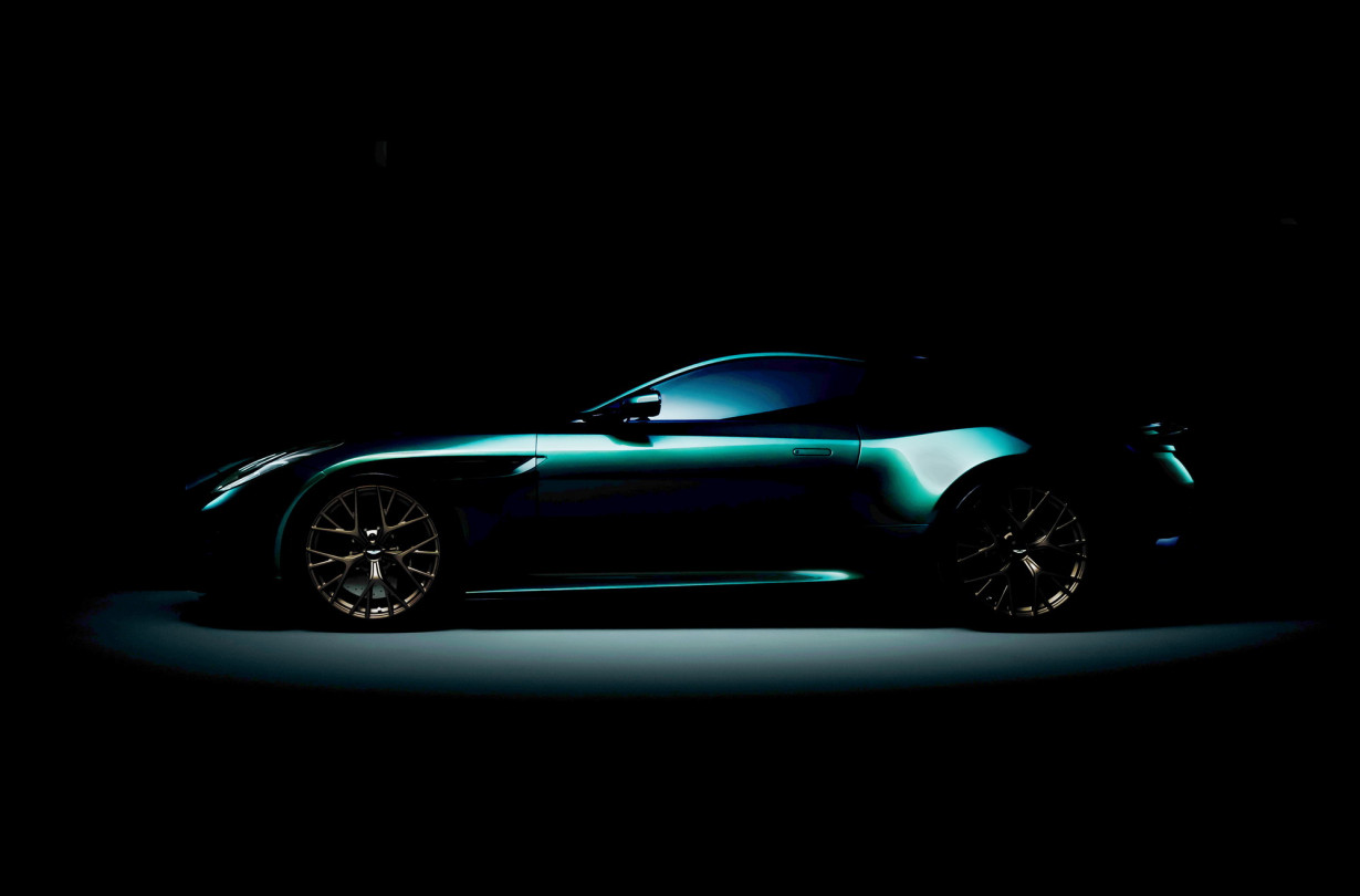 Κάτω από το καπό της, η Aston Martin DB12 θα συνεχίσει να φιλοξενεί κινητήρα V8 και V12. Aston Martin DB12