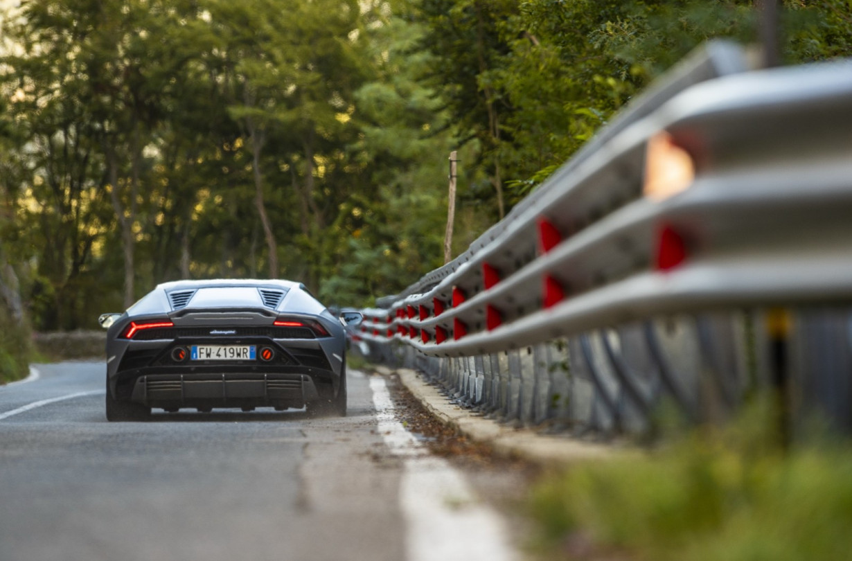 Μαζί με τη Lamborghini Huracán θα περάσει στην Ιστορία και ατμοσφαιρικός κινητήρας 5.2 V10, καθώς πιθανότατα η διάδοχός της θα υιοθετεί σύστημα plug-in hybrid με twin-turbo V8. Lamborghini Huracán
