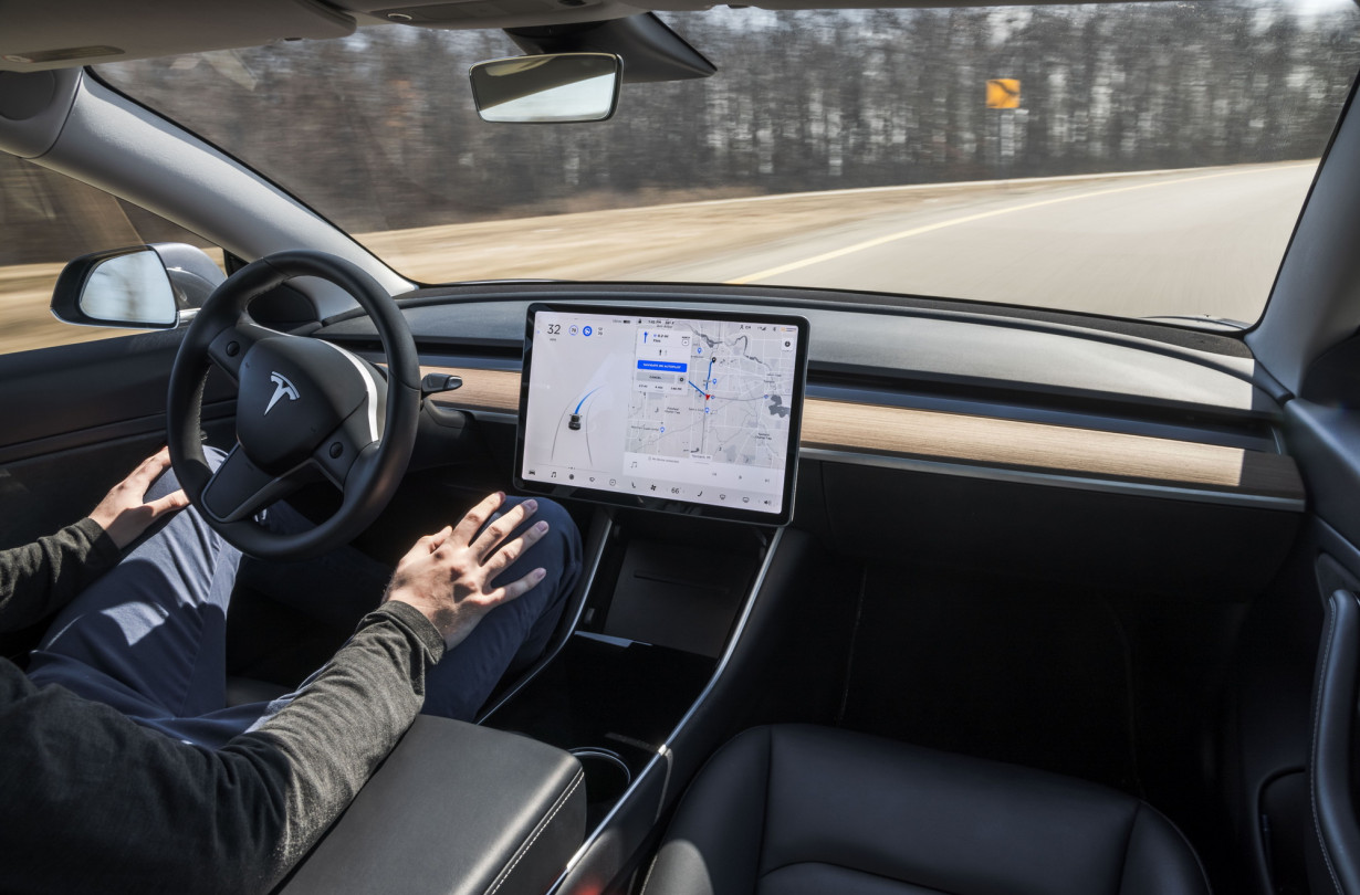 Η τεχνητή νοημοσύνη διασώθηκε! Aπό το Tesla FSD!