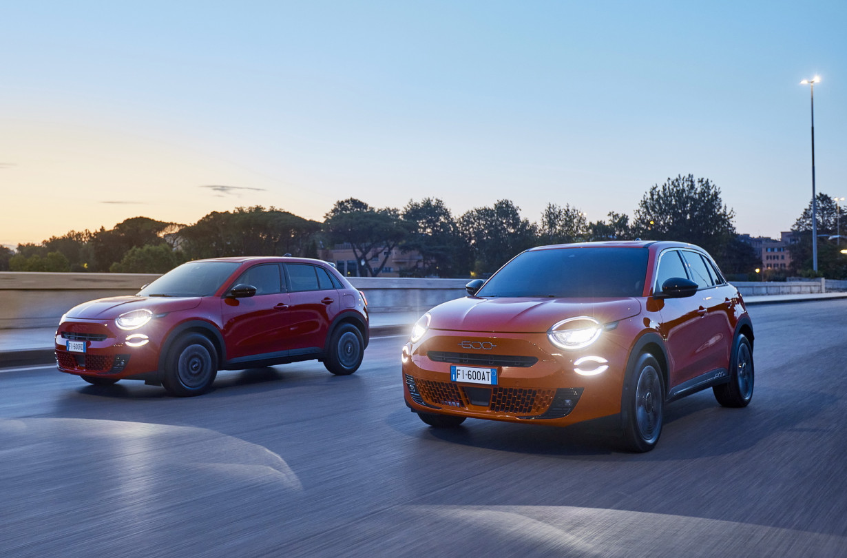 Το ηλεκτρικό αστικό SUV της FIAT θα είναι διαθέσιμο σε δύο εκδόσεις, τη βασική RED» και την ελαφρώς πιο αναβαθμισμένη «La Prima». Και σε τέσσερα χρώματα από τη φυσική ομορφιά της Ιταλίας: Sun of Italy, Sea of Italy, Earth of Italy, Sky of Italy. Νέο FIAT 600e, πρώτα ηλεκτρικό και κατόπιν υβριδικό