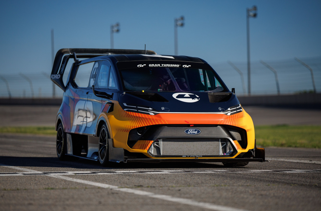 Στο τέλος των 156 στροφών του Pikes Peak, ο Romain Dumas και το Ford Supervan 4.2 σημείωσαν χρόνο 8’ 47” 682. Ford Supervan 4.2