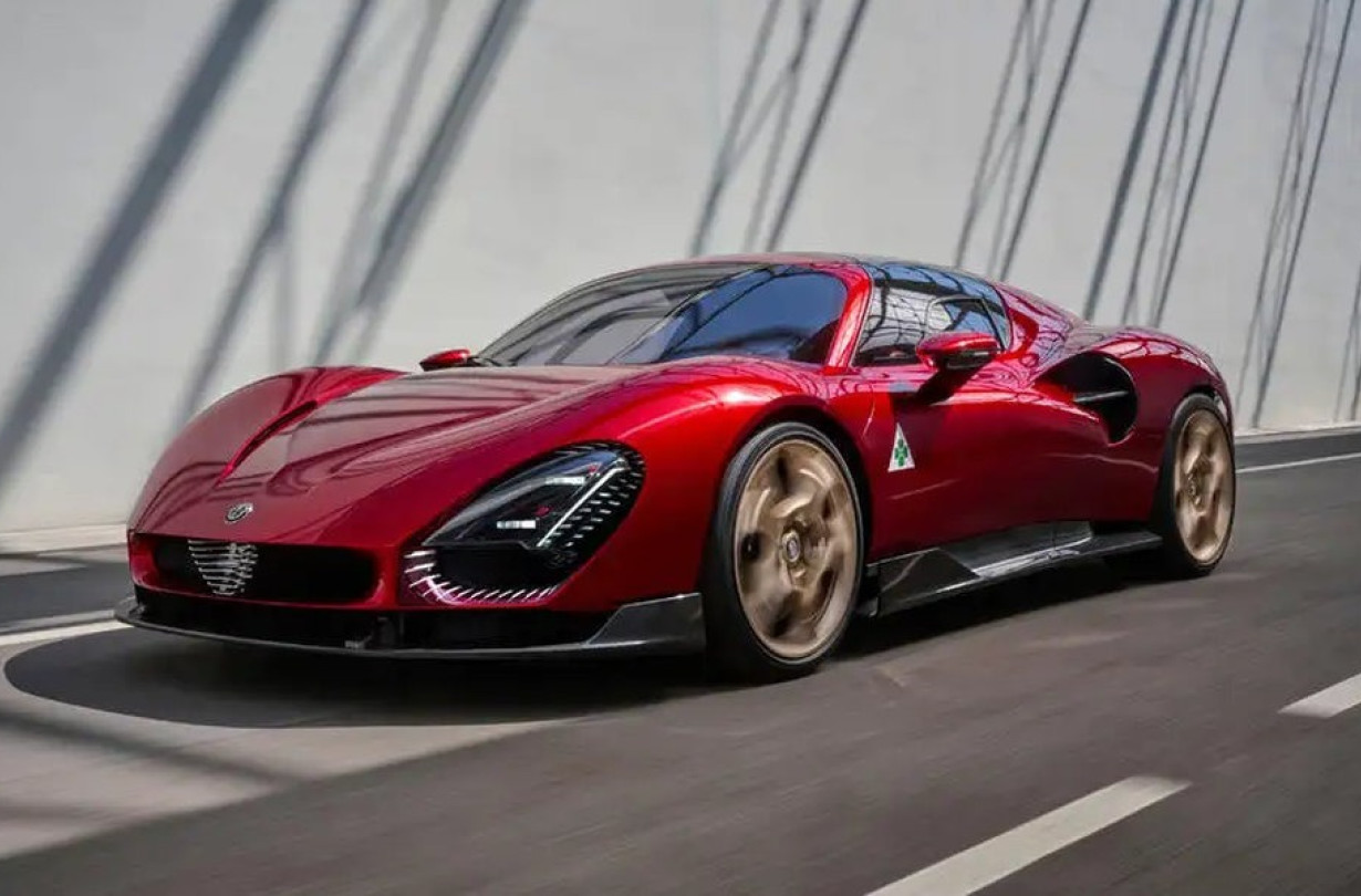 Mε την αρωγή της Carrozzeria Touring Superleggera, οι 33 αγοραστές είναι ελεύθεροι να προσαρμόσουν σχεδόν οτιδήποτε πάνω στη νέα Alfa Romeo 33 Stradale Alfa Romeo 33 Stradale