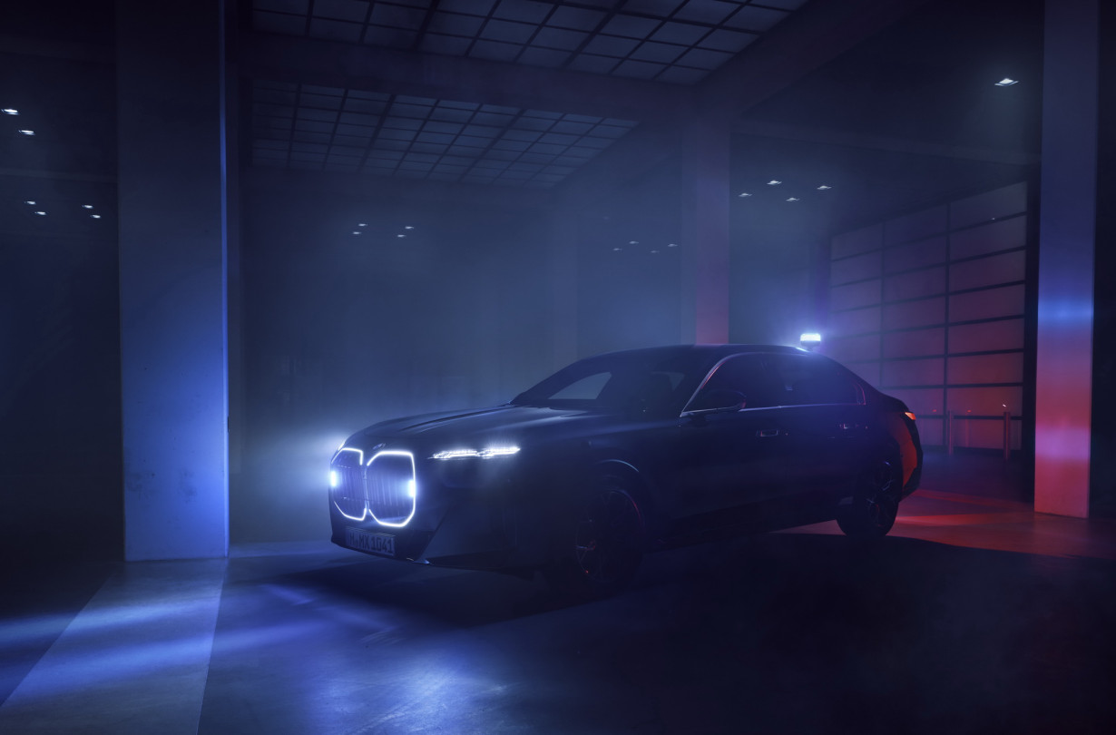Τα ειδικά κρύσταλλα των θωρακισμένων BMW 7 Series και BMW i7 Protection πετυχαίνουν σχεδόν το επίπεδο προστασίας VPAM 10, το υψηλότερο για μη στρατιωτικούς σκοπούς. BMW i7 Protection, BMW 7 Series Protection