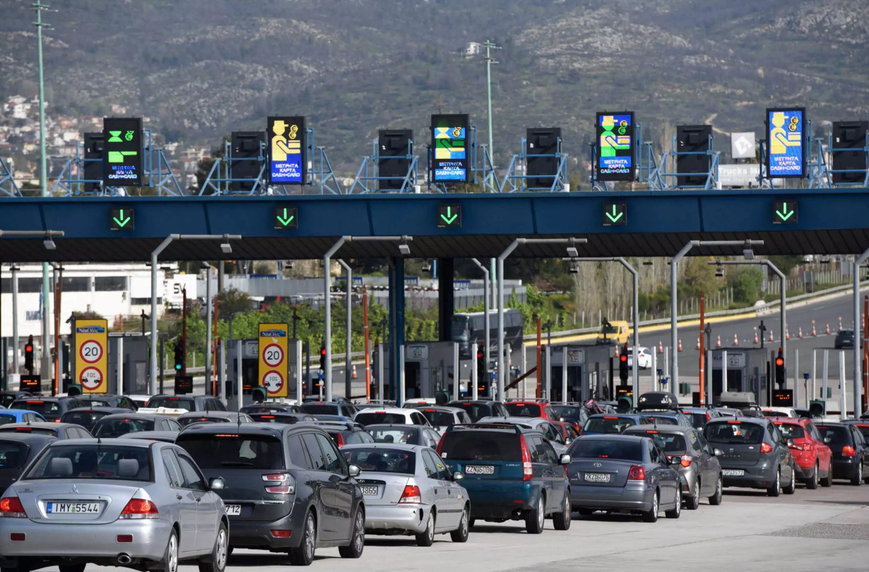 Το υπουργείο Υποδομών και Μεταφορών δείχνει ανήμπορο να φρενάρει την αύξηση στα διόδια, λες και οι εθνικές οδοί είναι τσιφλίκι των παραχωρησιούχων. Αιφνιδιαστική αύξηση στα διόδια!