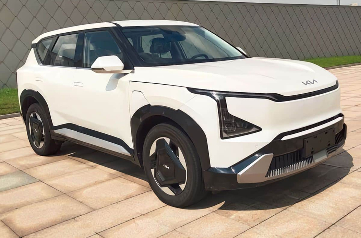 Το Kia EV5 πατάει πάνω στην πλατφόρμα e-GMP των EV6 και EV9. Για την Κίνα, ανακοινώνεται μια πρώτη έκδοση με κινητήρα 218 PS. Kia EV5