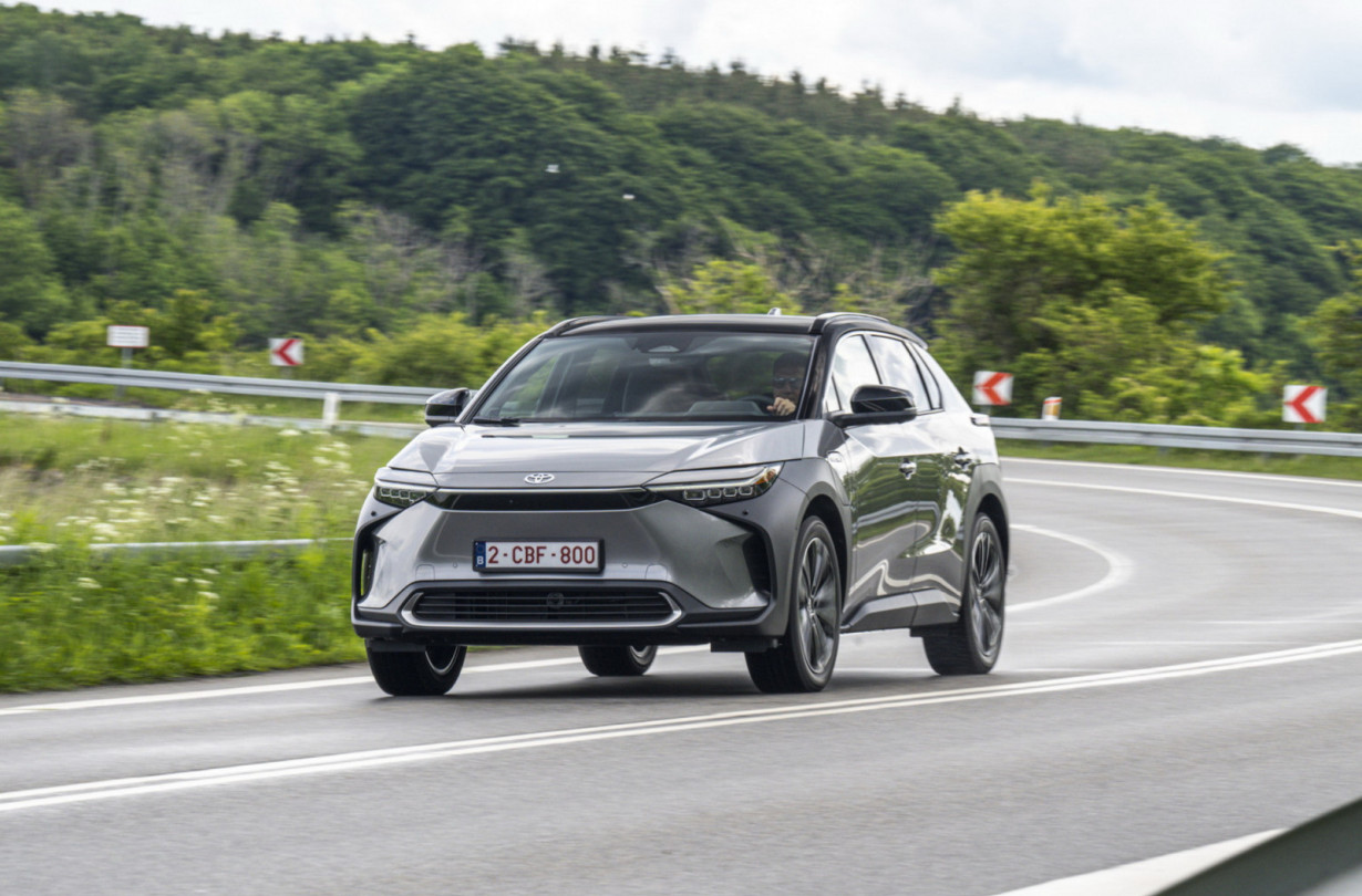 H Toyota, που προσεγγίζει προσεκτικά μέχρι στιγμής τον κόσμο των ηλεκτρικών, σχεδιάζει να ανεβάσει γρήγορα ταχύτητα. Toyota bZ4X