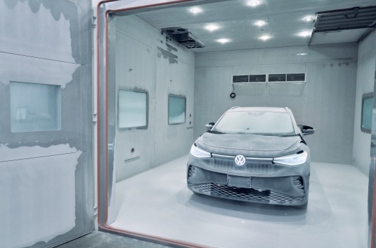 «Αναγνωρίζουμε τα προβλήματα που αφορούν το Golf VIII και το ID.3 και δεν πρόκειται να ξαναβγάλουμε αυτοκίνητα στον δρόμο με χιλιάδες λάθη», λέει ο Kai Grunitz, επικεφαλής του τεχνικού τμήματος της Volkswagen Volkswagen