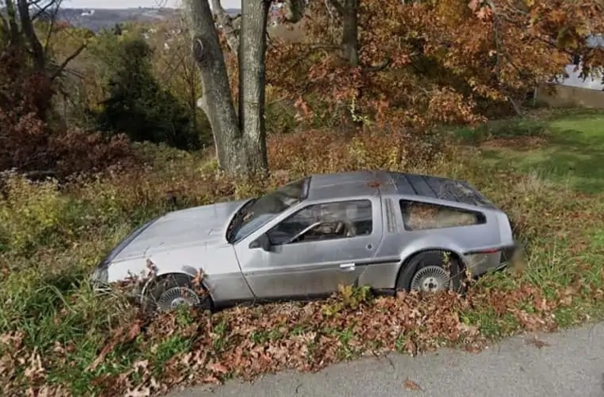 DeLorean DMC-12
