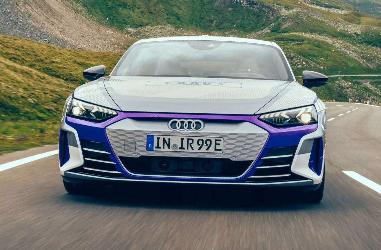 Με 598 PS και επιτάχυνση 0-100 km/h σε 3,1", το Audi RS e-tron GT Ice Race βάζει φωτιά στην άσφαλτο Audi RS e-tron GT Ice Race