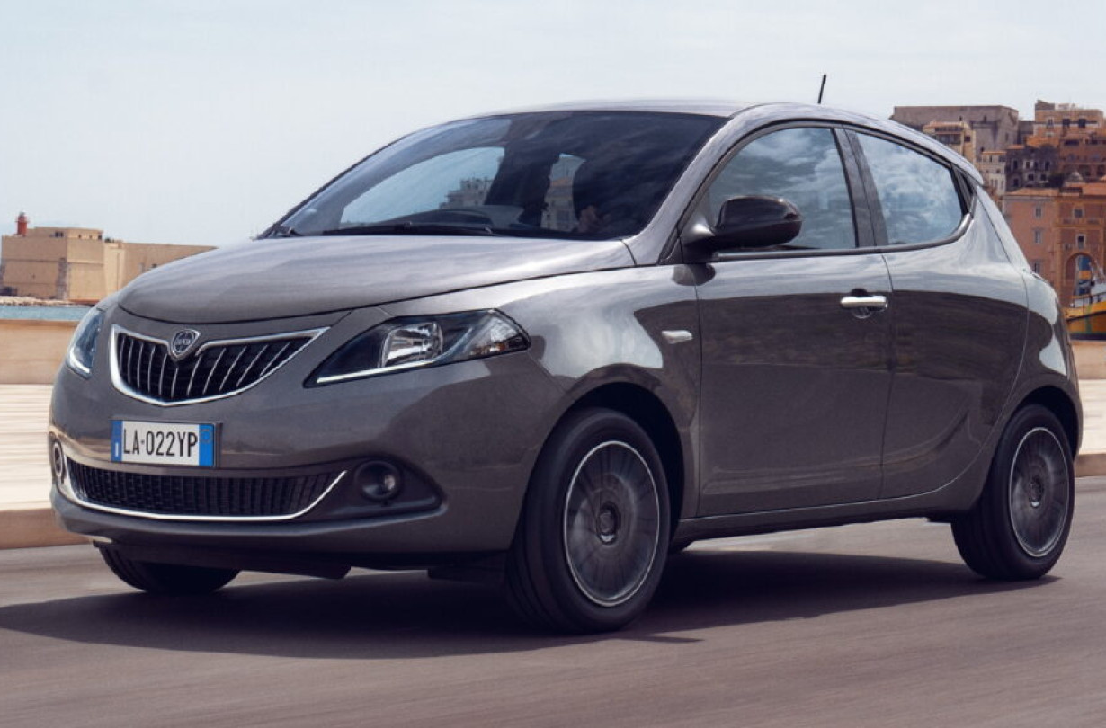 Η τιμή της βασικής Lancia Ypsilon ξεκινά στην Ιταλία, μιας και μόνο στην εθνική αγορά διατίθεται το αυτοκίνητο, από τις 17.650 ευρώ Lancia Ypsilon