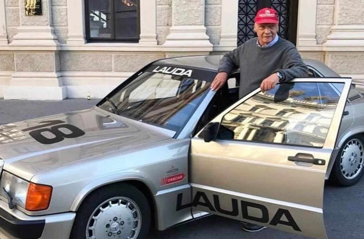 Moto Mercedes 190 E 2.3-16