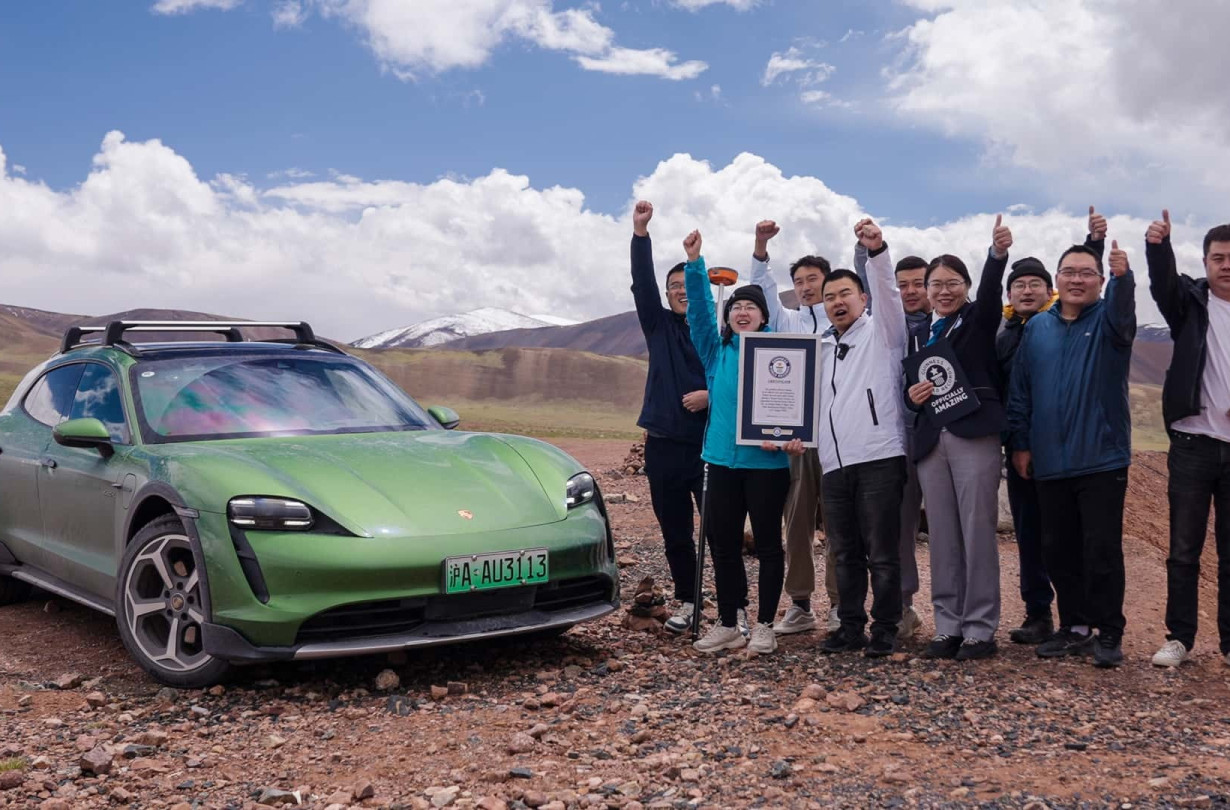 Ηλεκτρική Porsche σε βουνό πάει; Και βέβαια πάει!! Η Porsche Taycan Cross Turismo ξεκίνησε 213 μέτρα κάτω από το επίπεδο της θάλασσας στην Κίνα και τελείωσε την ανάβασή της στην περιοχή του Θιβέτ.