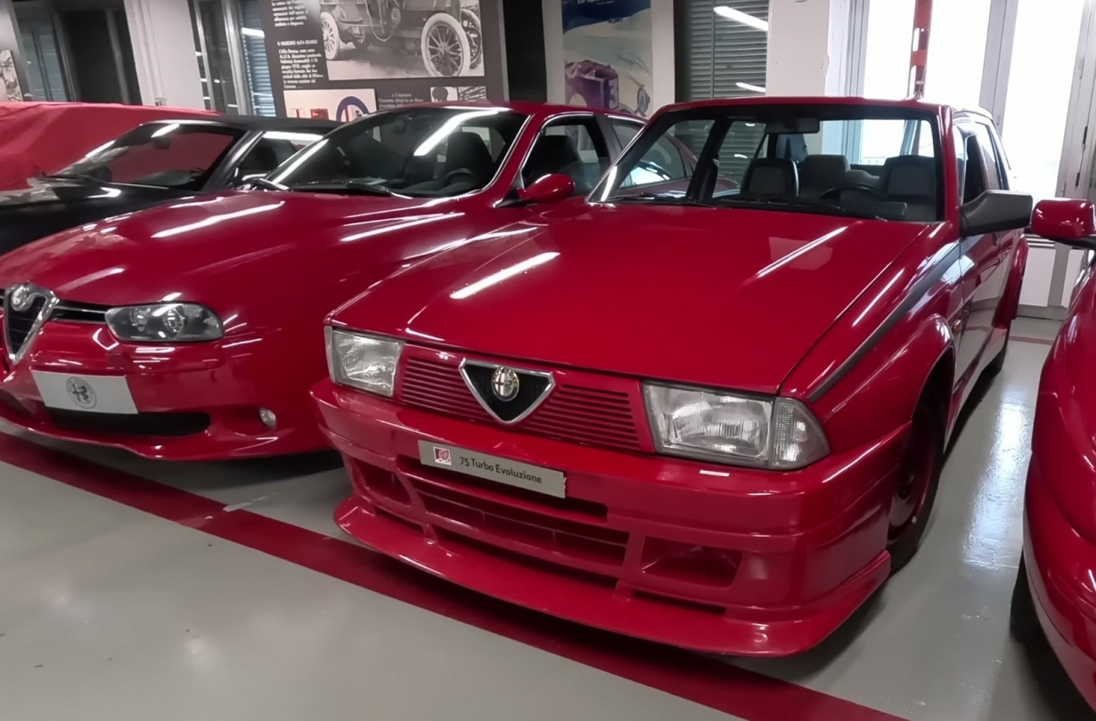 Το Μουσείο της Alfa Romeo εκθέτει πολλά διαμάντια, αλλά τα καλύτερα βρίσκονται σε δύο ορόφους που δεν είναι προσβάσιμοι στο ευρύ κοινό. Alfa Romeo museum
